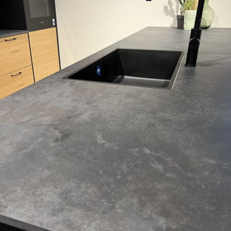 Basic+ Black Sky Mat | Dekton / Keramik bordplader fra Billeschou A/S